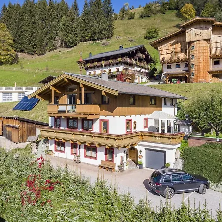 Spacious In Saalbach Hinterglemm Near Ski Lift Viehhofen